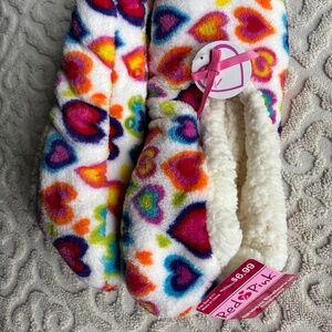NWT women's slippers size 9-11 (sock size) colorful hearts.